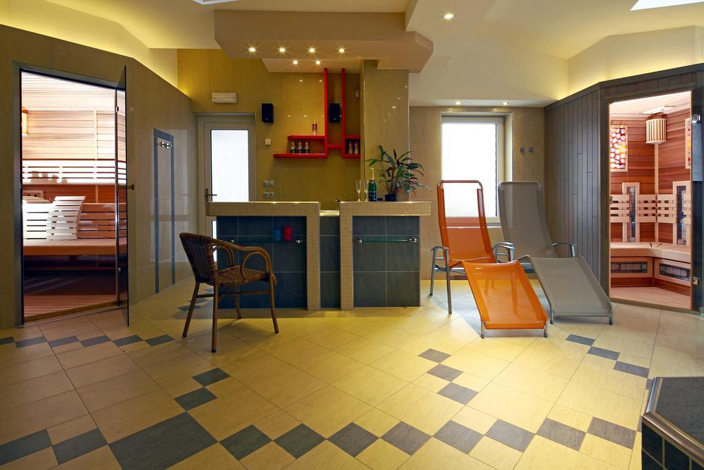 Wellness Pod Rozhlednou 3* Kostelec nad Orlicí